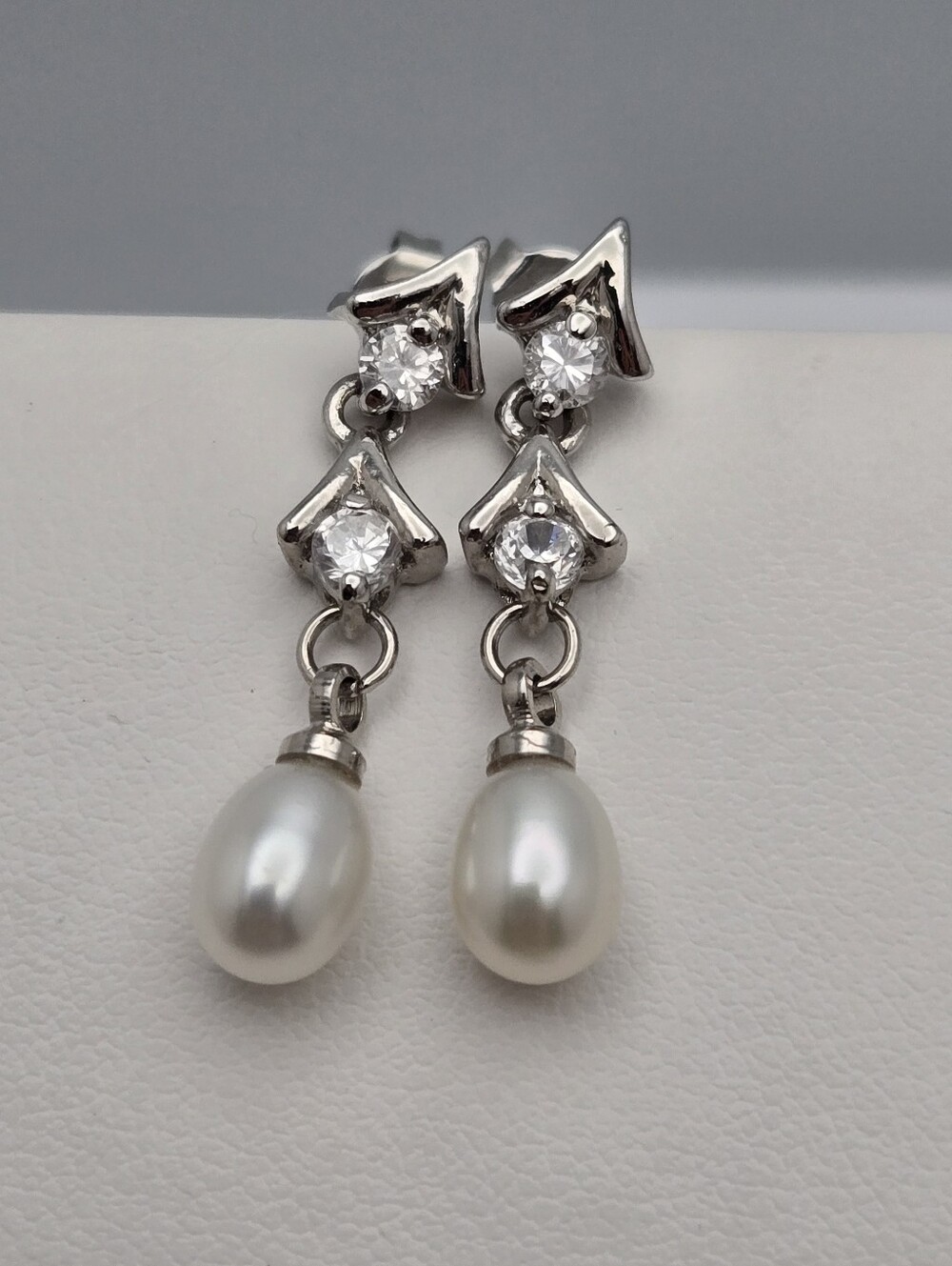 Freshwater Pearl Drop Earrings Silver Tone Crystal Post Dangle 1"